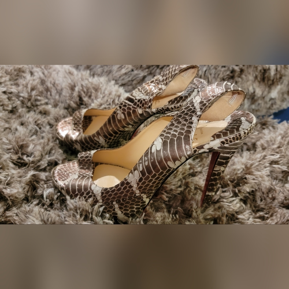 Christian Louboutin Slingback Pumps